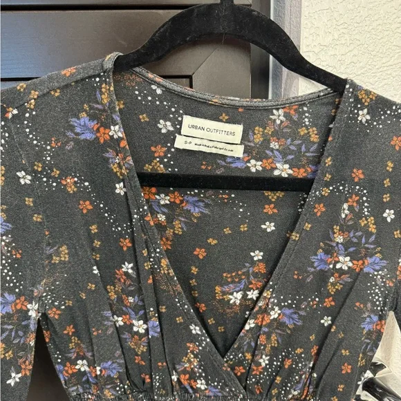 Urban Outfitters Floral Long Sleeve V Neck - Picture 7 of 9